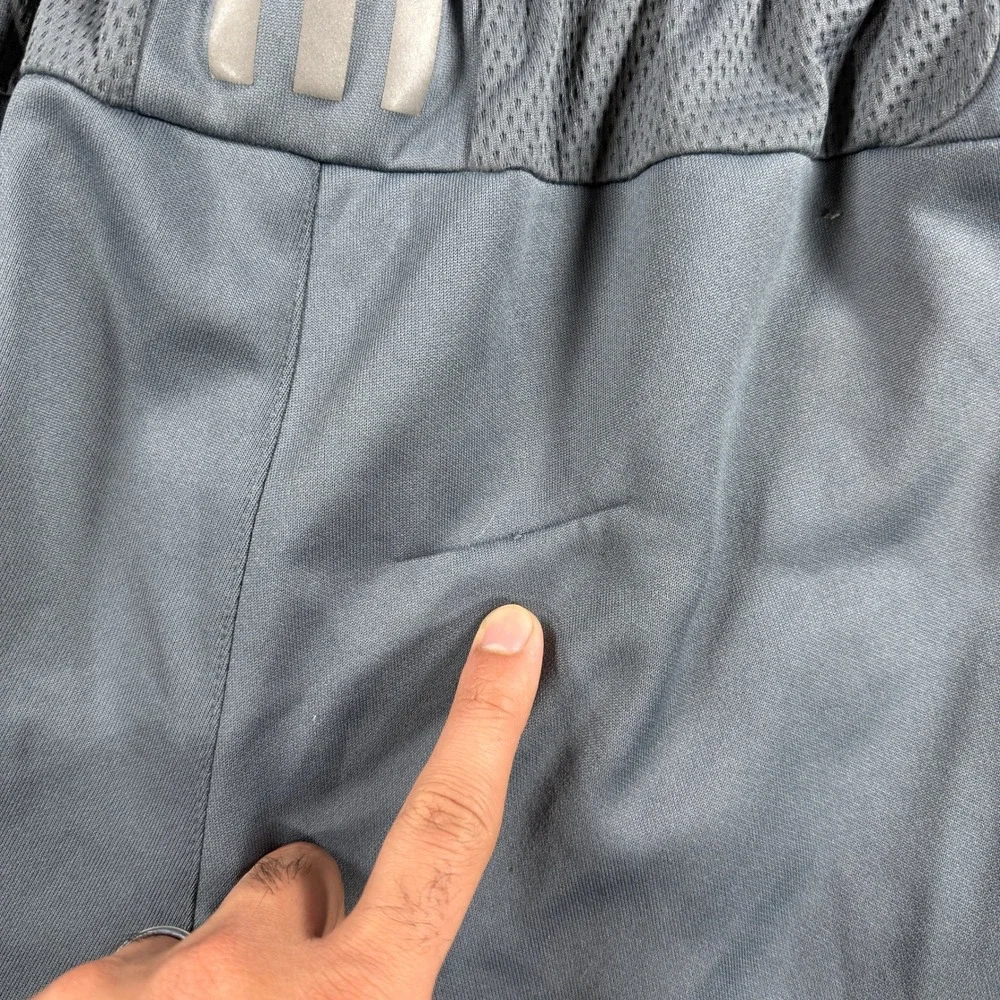 Adidas Shorts Mens Medium Gray Stripes Athletic Soccer Gym Running Workout Y2K
